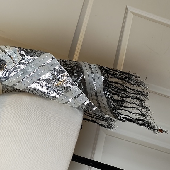 Silver thread and Silk scarf - Picture 8 of 9